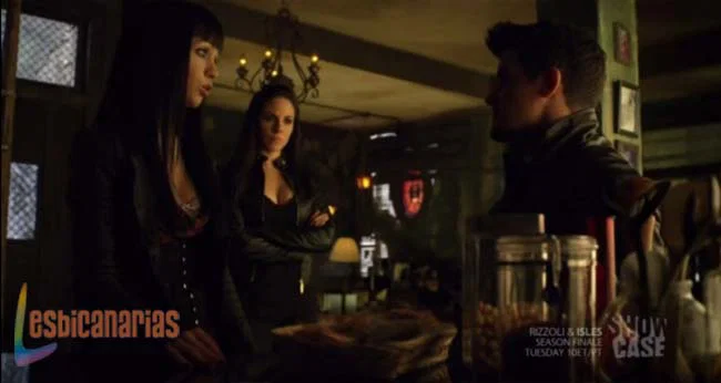 Lost Girl 2x18-02