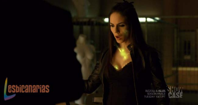 Lost Girl 2x18-03