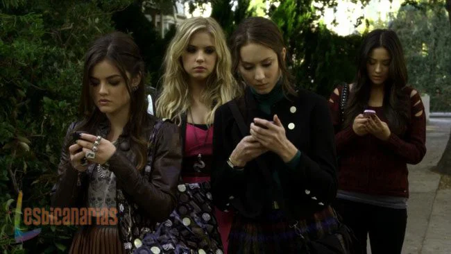 Pretty Little Liars 2x23-03