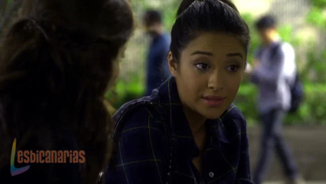 Pretty Little Liars 2x23-04