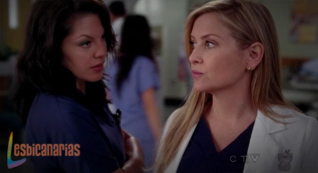Callie y Arizona planeando cosas pícaras