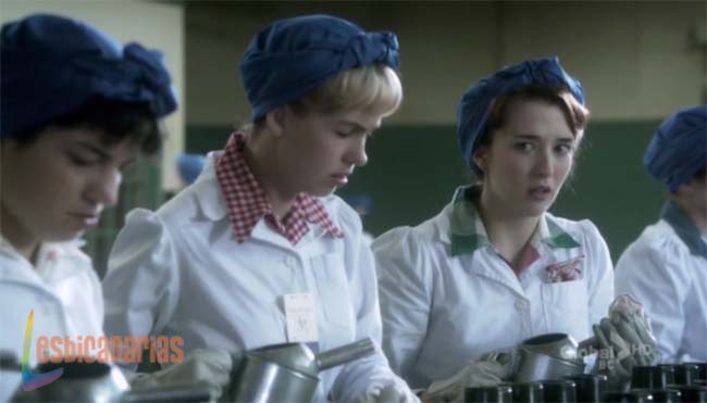 Kate en la f&aacute;brica con sus compa&ntilde;eras