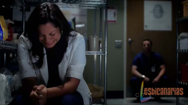 Callie y Arizona 9x01-04 Callie llorando desconsolada