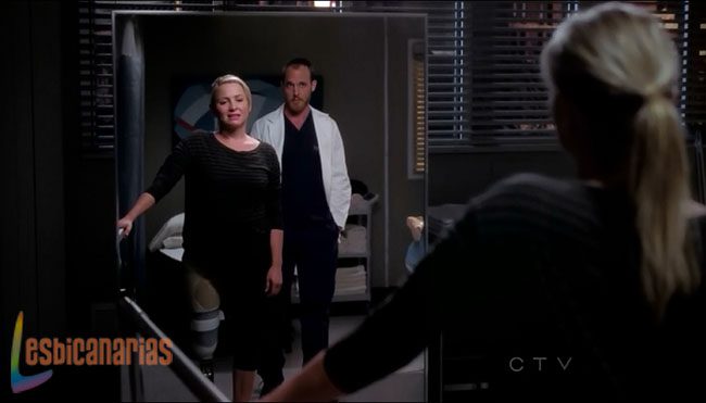 Arizona aceptando su prótesis Arizona aceptando su prótesis