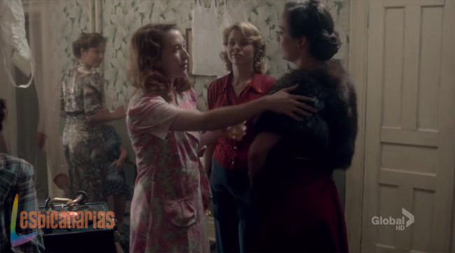 Betty y Kate 1x03-09 Betty, Kate y Gladys en la fiesta