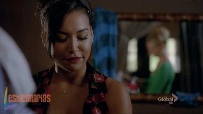 Brittany y Santana platicando en el cuarto Brittany y Santana platicando en el cuarto