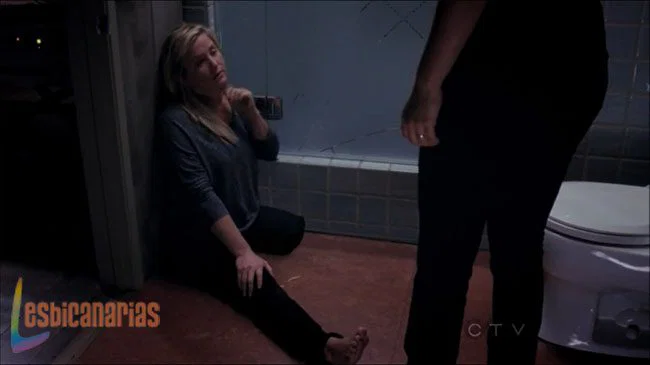 Callie se encuentra a Arizona tirada Callie se encuentra a Arizona tirada