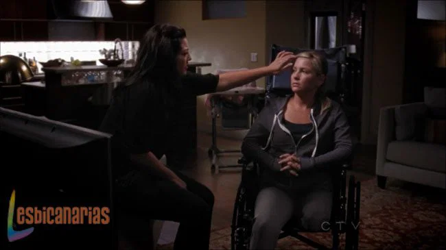 Callie y Arizona miradas que matan Callie y Arizona miradas que matan
