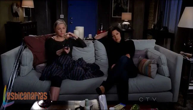 Callie y Arizona viendo televisión Callie y Arizona viendo televisión