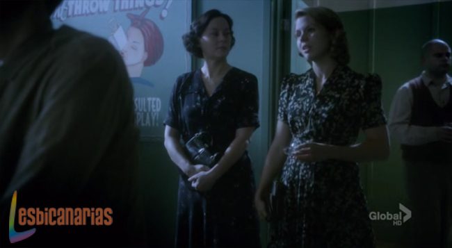 Lorna convenciendo a Betty Lorna convenciendo a Betty