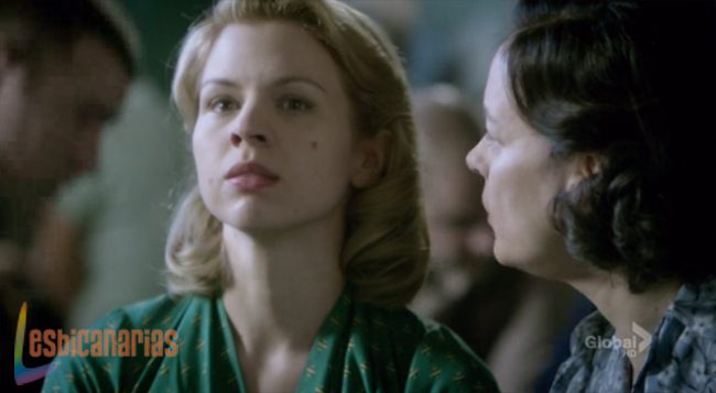 Lorna disculpándose con Betty Lorna disculpándose con Betty