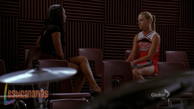 Santana cantándole a Brittany Santana cantándole a Brittany