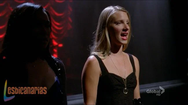 Santana y Brittany cantando a duo Santana y Brittany cantando a duo