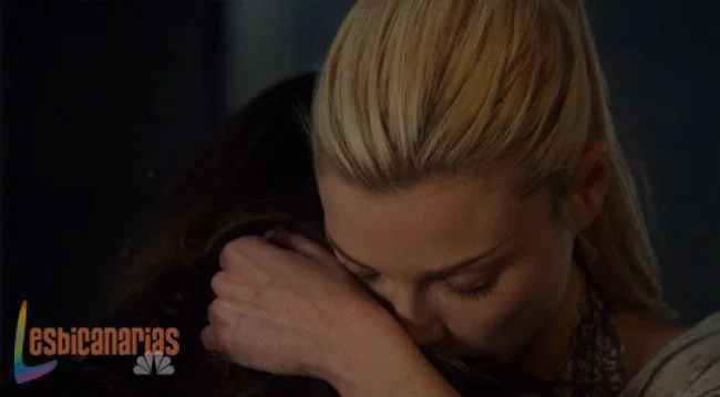 Shay consolando a Clarice Shay consolando a Clarice