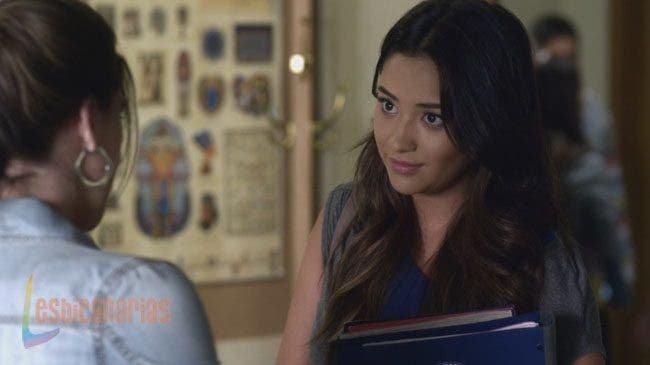 Emily y Page Pretty Little Liars