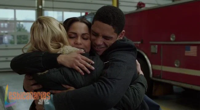 Leslie, Dawson y Mills celebrando