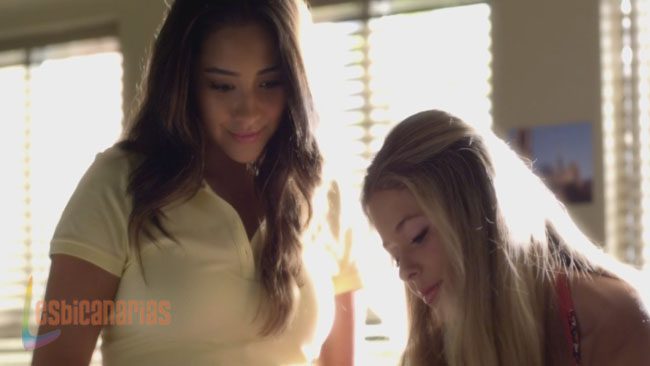 Emily Pretty Little Liars