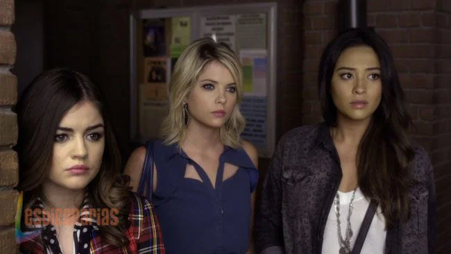 Pretty Little Liars 3x19-01
