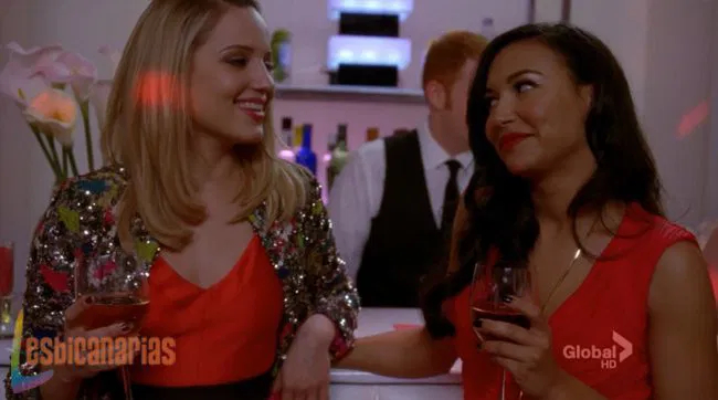 Santana y Quinn brindando en la boda