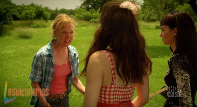 Bo y Kenzi con la madre iracunda