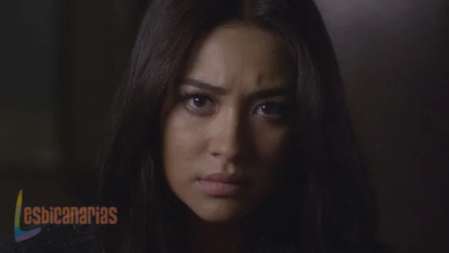Emily y Paige 3x22-07