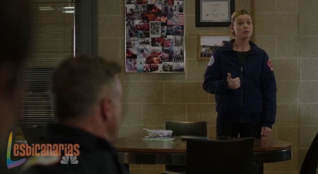 Shay anunciando su decisión en el trabajo