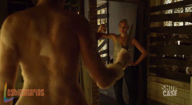Tamsin interrumpe el baño de Bo