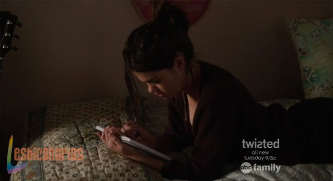 Callie escribiendo