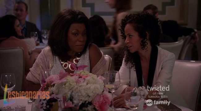 Lena hablando con su madre