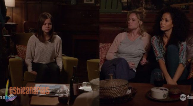 Calllie contándole todo a Lena y Stef