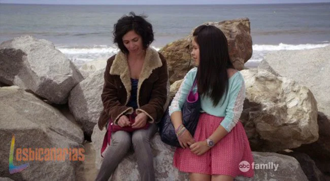 Mariana hablando con Ana