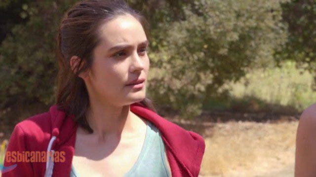 Alex es MONíSIMA sin el atuendo monjil.