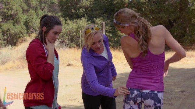 Cada una a lo suyo. Ojito a la cara de Alex.