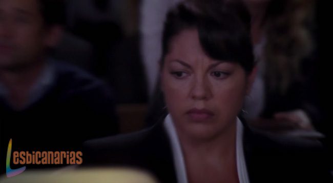Callie escuchando al jurado