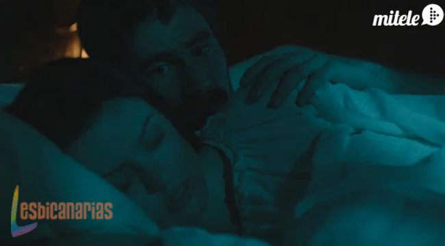 Isabel y Ruiz en la cama