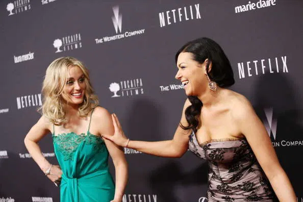 Taylor Schilling y Laura Prepon