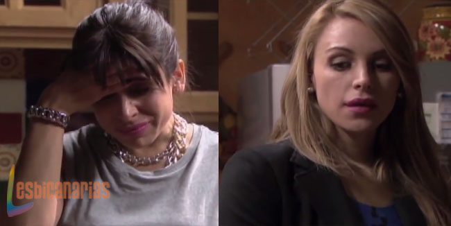 Patricia y Lucía peleándose