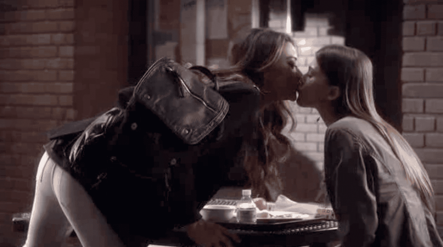 Pretty little liars lesbian kiss