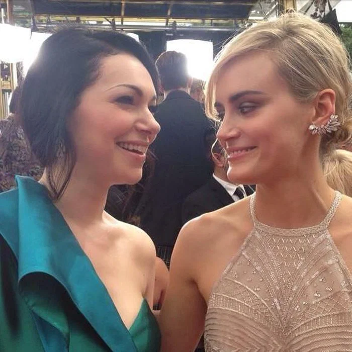 Taylor Schilling y Laura Prepon