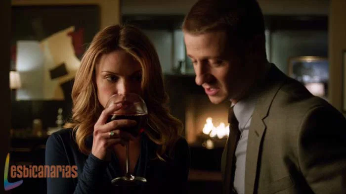 Barbara Kent y Jim Gordon en Gotham