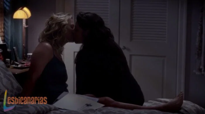Callie y Arizona beso