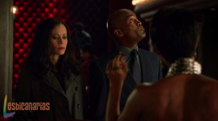 Renee Montoya y Crispus en Gotham