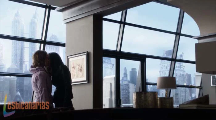 Renee y Barbara beso en Gotham