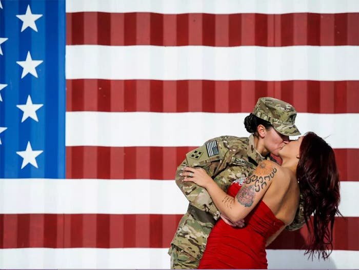 10 fotografías de soldados lesbianas con sus novias