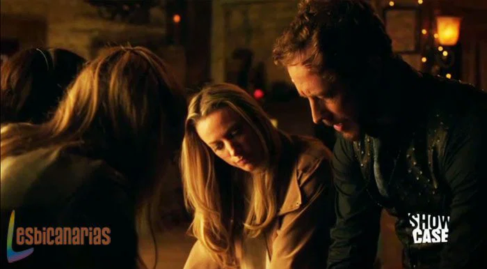 Protagonistas de Lost Girl en el Dal