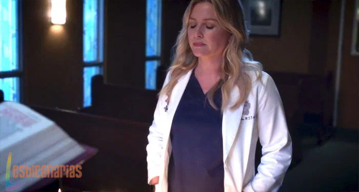 Arizona rezando en Anatomía de Grey