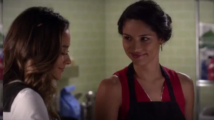 emily y talia cocinando