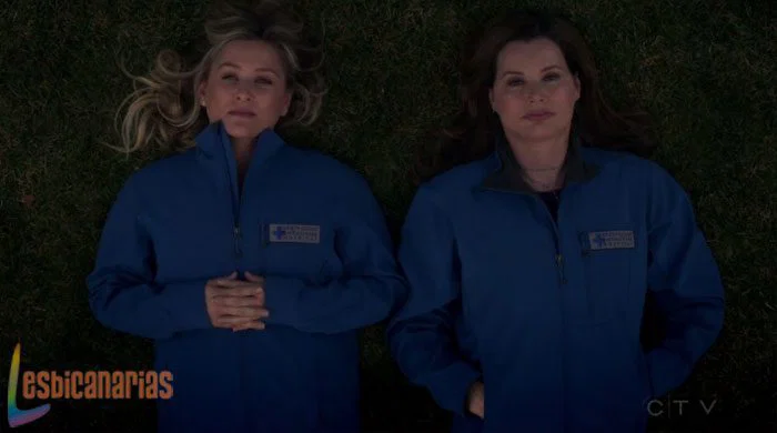 Arizona y Herman hablando en Anatomía de Grey