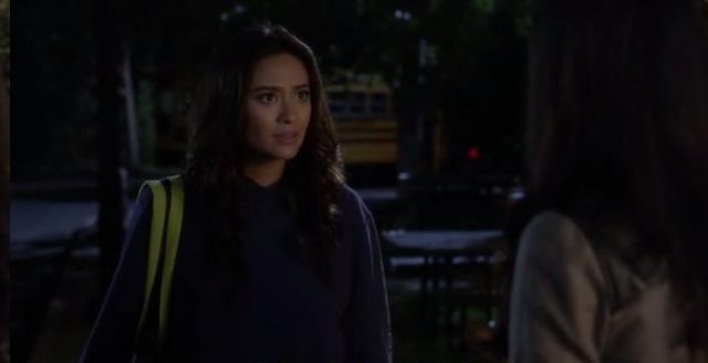 emily habla con talia.Vose