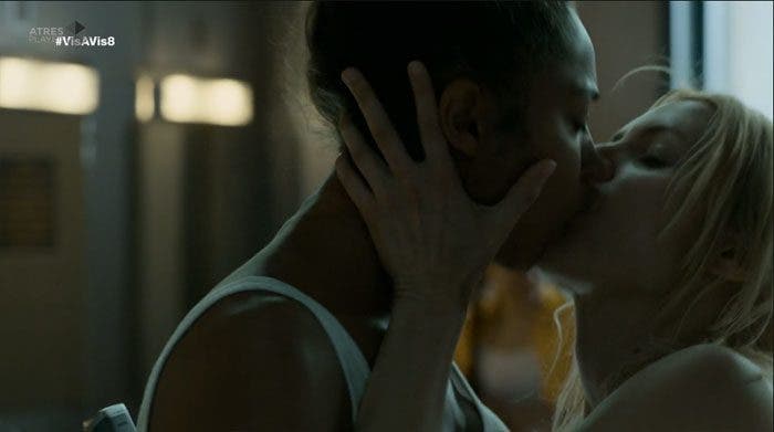 Maca y Rizos beso apasionado